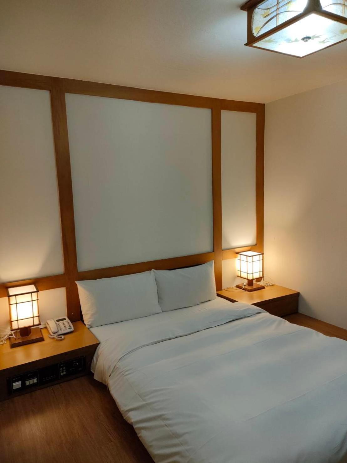 Dc Hotel 台中市 エクステリア 写真